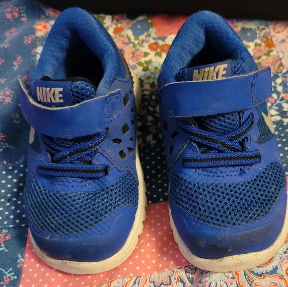 Toddler nikes - Picture 1 of 3